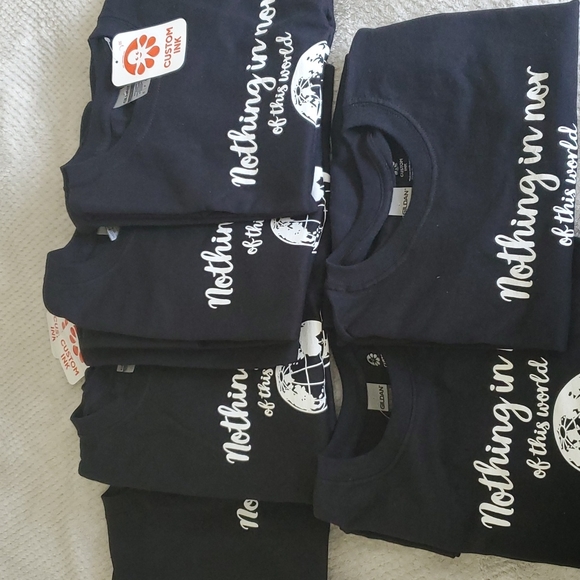 NWT Unisex Graphic T-shirt - Picture 1 of 4